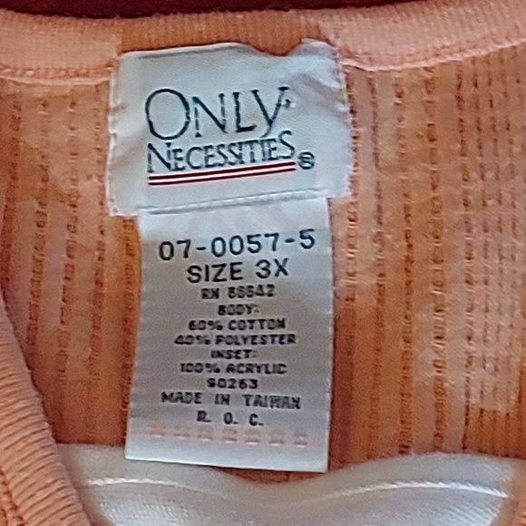 Peach color button detail in front tank top - Picture 3 of 4